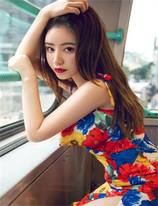 《与人妻电梯激情》